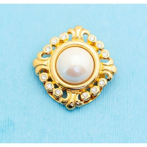 Vintage Beautiful Pearl with Rhinestones Gold Tone Clip N20 - Picture 1 of 2